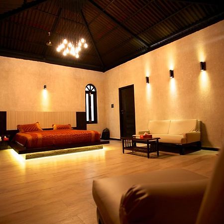 Hotel Kino Lakeside Chalet Lonavla Exterior foto