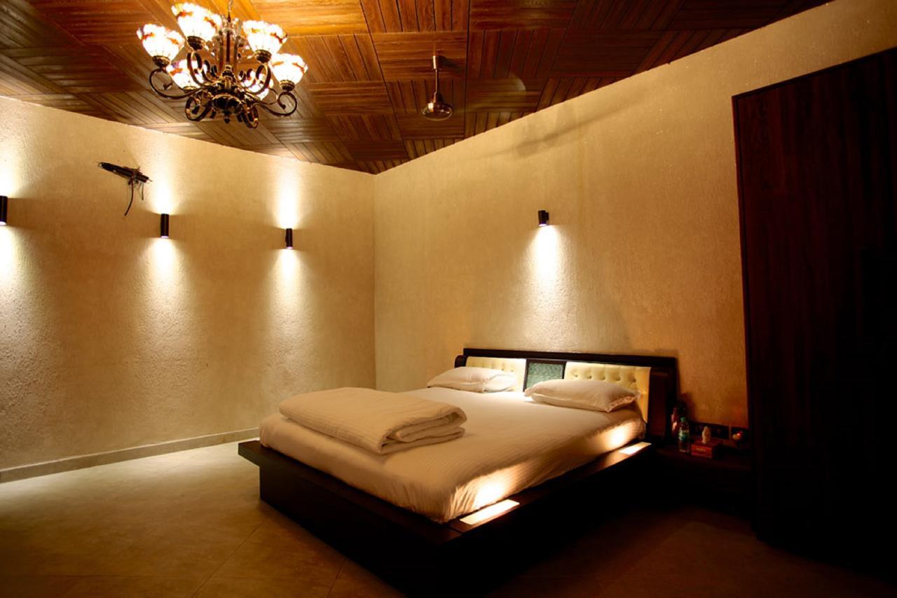 Hotel Kino Lakeside Chalet Lonavla Exterior foto