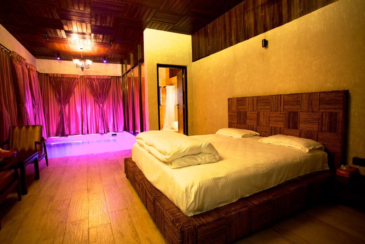 Hotel Kino Lakeside Chalet Lonavla Exterior foto