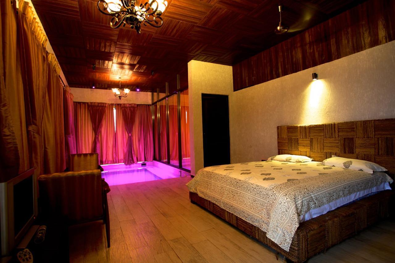 Hotel Kino Lakeside Chalet Lonavla Exterior foto