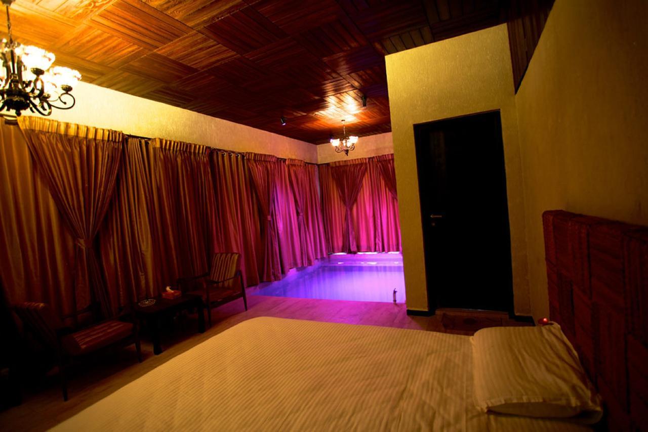 Hotel Kino Lakeside Chalet Lonavla Exterior foto